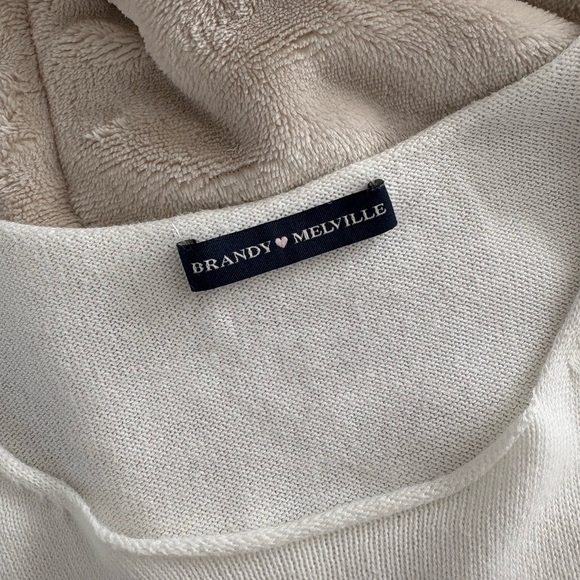 Brandy Melville White Long Sleeve - Picture 2 of 2
